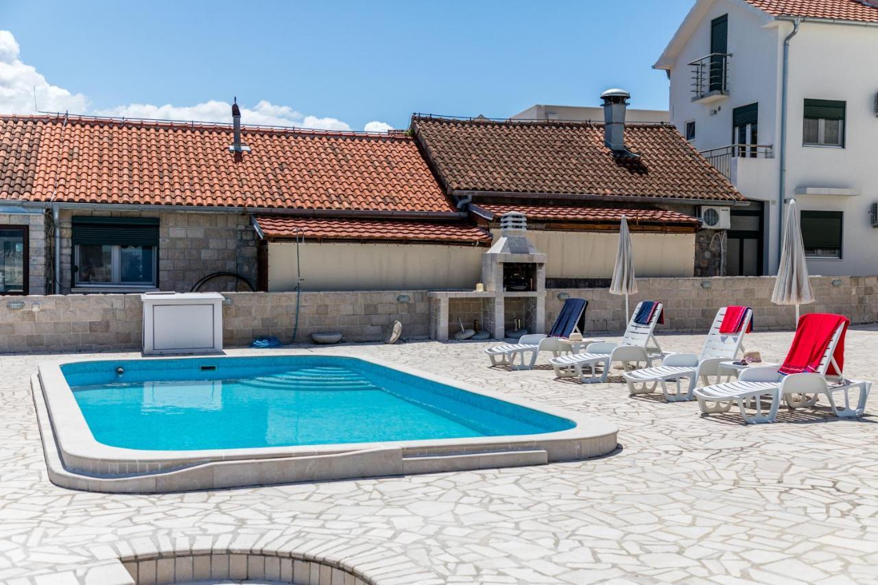 Apartments Tamaris Tivat Exterior photo