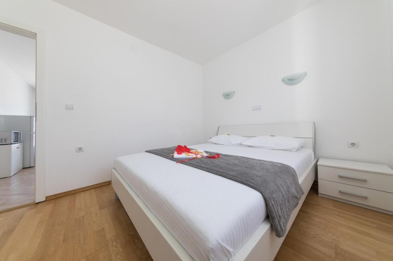 Apartments Tamaris Tivat Exterior photo